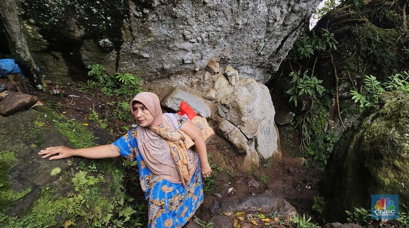 'Kartini' di Gunung Bogor Berjualan Demi Bertahan Hidup. (CNBC Indonesia/Suhendra)