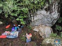 Kisah 'Kartini' di Gunung Bogor, Tak Jualan Tak Bisa Hidup