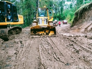 Sempat Tertimbun Longsor, Jalur Antarkecamatan di Trenggalek Dibuka Lagi