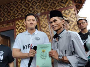 AHY Bagi-bagi Sertifikat Tanah ke Korban Gempa Cianjur