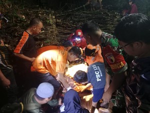 Pemotor Tewas Tertimpa Pohon Saat Magetan Dilanda Hujan dan Angin Kencang