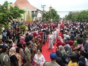 Fashion Show di Catwalk 1,09 Km Kota Madiun Pecahkan Rekor MURI