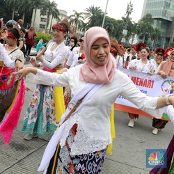 Asyik! Perempuan Gratis Naik TransJ-MRT-LRT di Hari Kartini Besok