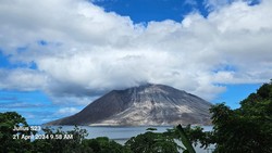 Gunung Ruang Sitaro Sulut Turun Level dari Awas Jadi Siaga