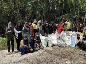 Hari Bumi, Aktivis Lingkungan Surabaya Ajak Kurangi Plastik Sekali Pakai