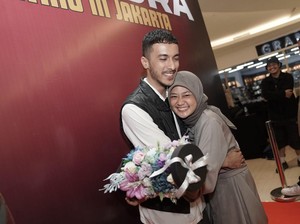 Aziz Hedra Hibur Penggemar di Fan Meeting, Nyanyi Bareng dan Berbagi Cerita