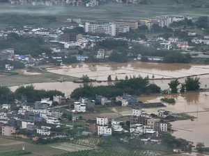 Hujan Deras Guyur Selatan China, Puluhan Ribu Orang Dievakuasi-Rumah Terendam