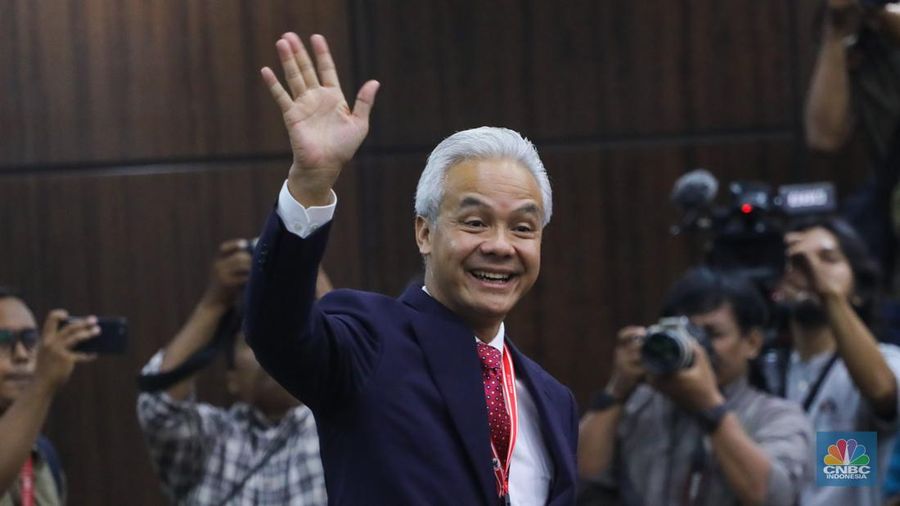Calon presiden dan calon wakil presiden nomor urut 03, Ganjar Pranowo-Mahfud MD, di Gedung Mahkamah Konstitusi (MK), Jakarta, Senin (22/4/2024).