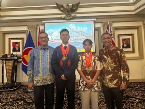 Dua Siswa Indonesia Boyong Medali Emas Matematika & Bahasa Inggris di Australia