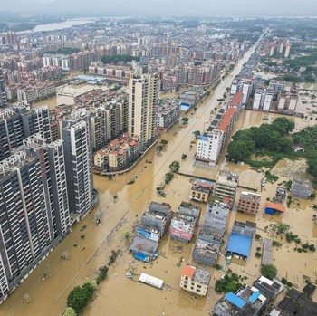 China Digulung Banjir, Kota Jadi 'Laut' & Puluhan Ribu Warga Ngungsi