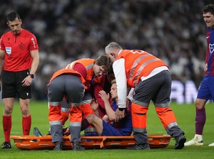 Momen Fans Madrid Kesampingkan Rivalitas, Bersimpati kepada De Jong