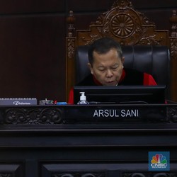 MK Soal Airlangga Bagikan Bansos Jokowi di NTB: Tidak ada Pelanggaran