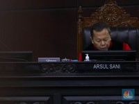 MK Soal Airlangga Bagikan Bansos Jokowi di NTB: Tidak ada Pelanggaran