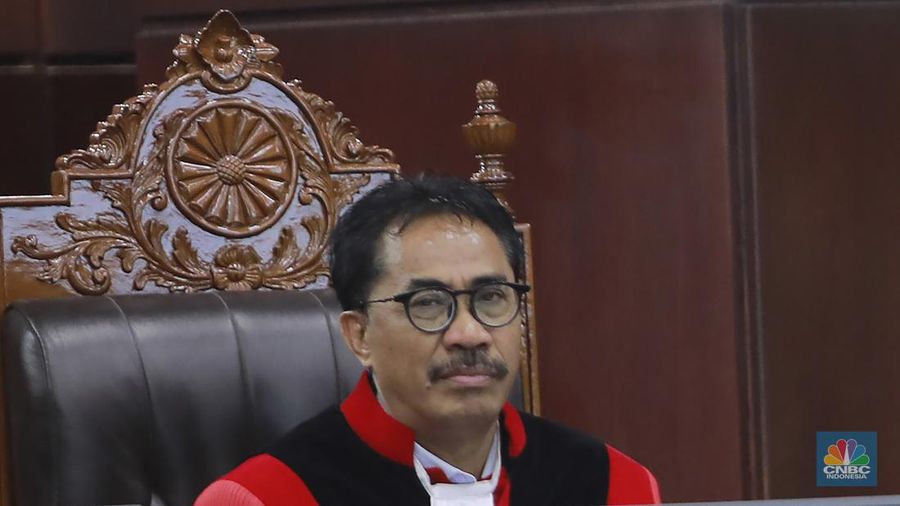 Hakim Mahkamah Konstitusi, Daniel Yusmic P. Foekh. (CNBC Indonesia/Muhamad Sabki)