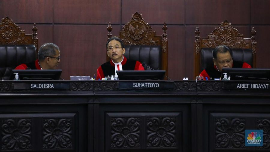 Hakim Mahkamah Konstitusi, Suhartoyo. (CNBC Indonesia/Faisal Rahman)