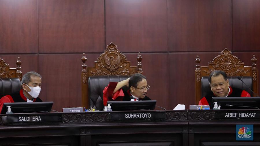 Hakim Mahkamah Konstitusi, Suhartoyo. (CNBC Indonesia/Muhamad Sabki)