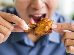 Banyak Makan Gorengan, Konsumsi Teh Hijau dan Buah Untuk Perkecil Efeknya