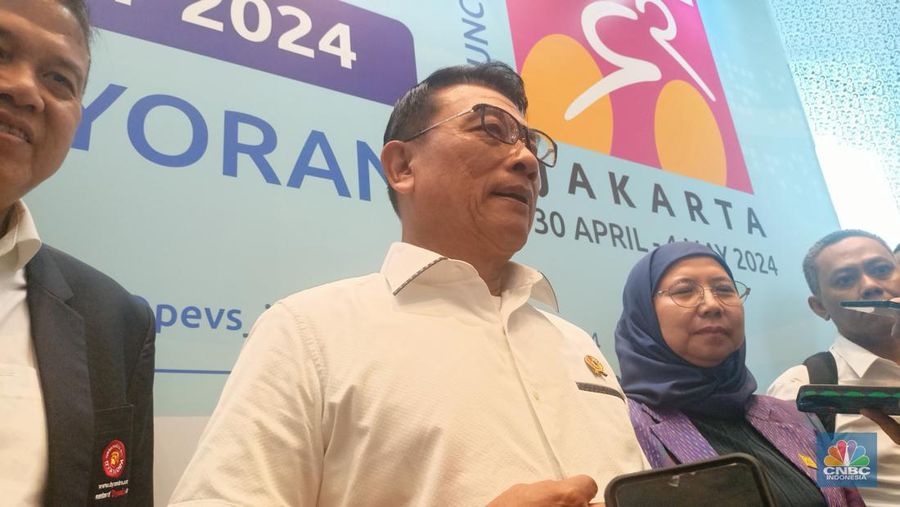 Kepala Staf Kepresidenan Moeldoko dalam Konferensi Pers Periklindo Electric Vehicle Show (PEVS) 2024 di Kemayoran, Senin (22/4/2024).  (վ/Ferry Sandi)