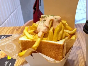 Kombinasi Unik Roti dan Kentang Goreng yang Cuma Ada di Jepang