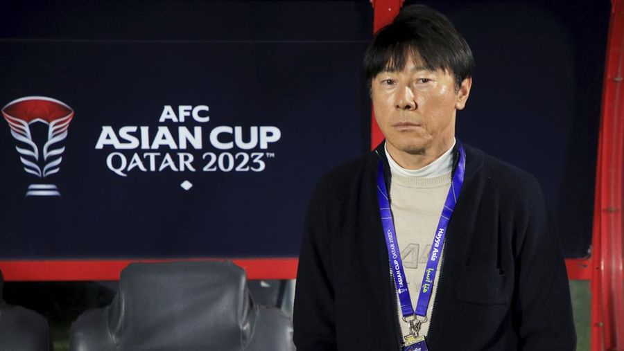 Qatar Vietnam Indonesia Asian Cup Soccer Indonesia's head coach Shin Tae Yong stands by the bench during the Asian Cup Group D soccer match between Vietnam and Indonesia at Abdullah Bin Khalifa Stadium in Doha, Qatar, Friday, Jan. 19, 2024. (AP Photo/Hussein Sayed)