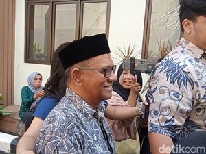 Teuku Ryan Hadirkan Ayah Sebagai Saksi di Sidang Cerai