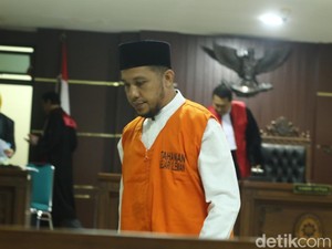 Elwizan Dokter Gadungan Klub Bola Didakwa Penipuan hingga Pemalsuan Ijazah