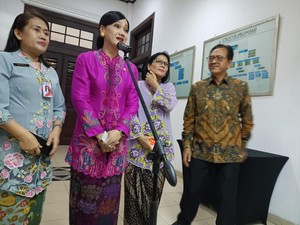 Jurus OJK Supaya Emak-emak Tak Terjebak Lintah Darat!
