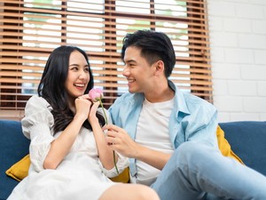 16 Pantun Muda Mudi Muara Enim: Perkenalan, Percintaan hingga Perceraian