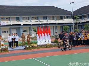 Jokowi Bagi 2 Sepeda ke Siswa SMK Mamuju Usai Tes Hafalan Pancasila