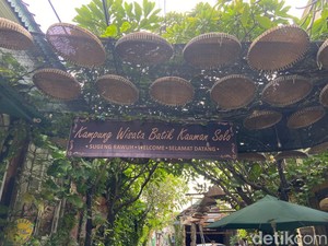 Jalan-jalan di Kampung Batik Kauman Solo, Ada Apa Saja?
