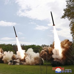 Awas Perang Korea! Korut Tembak Hulu Ledak Ganda, Korsel Tutup Bandara