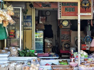 Tangan Dingin Irul Mahpuduah Rintis Kampung Kue Surabaya