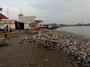 Sempat Dibersihkan Warga Bareng Pandawara, Pantai di Banten Ini Kotor Lagi