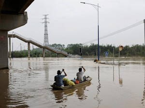 China Diguyur Hujan Badai Tertinggi Dalam Satu Abad