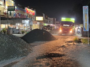 Pj Gubernur Kebut Perbaikan Jalan Rusak di Riau hingga ke Kabupaten