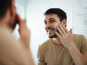 5 Urutan Skincare Pria, Jangan Diskip Kalau Mau Kulit Wajah Sehat!