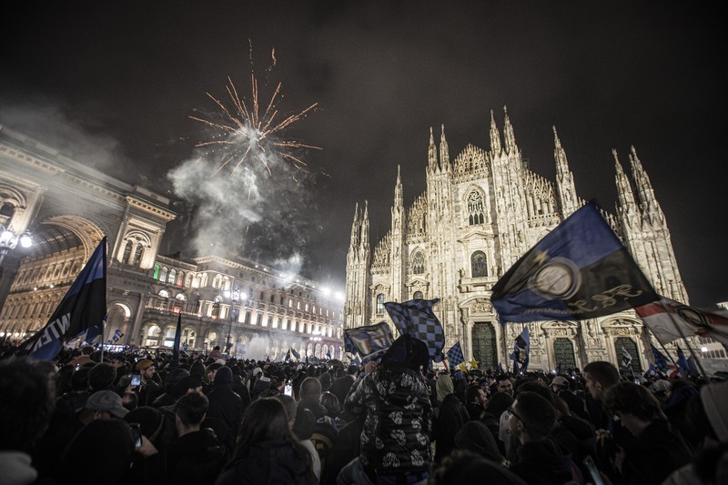 Para pemain Inter Milan melakukan selebrasi usai laga sepak bola Serie A antara AC Milan dan Inter Milan di stadion San Siro di Milan, Italia, Senin, 22 April 2024. Para pemain Inter Milan melakukan selebrasi usai laga sepak bola Serie A antara AC Milan dan Inter Milan di stadion San Siro di Milan, Italia, Senin, 22 April 2024. (AP Photo/Luca Bruno)