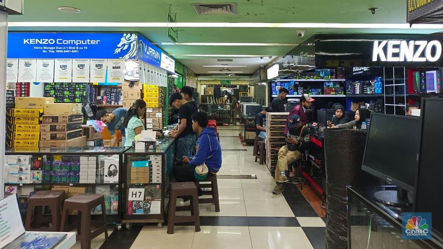 Toko barang-barang elektronik di Harco Mangga Dua, Jakarta Pusat pada Selasa (23/4/2024). (²©²ÊÍøÕ¾/Martyasari Rizky)