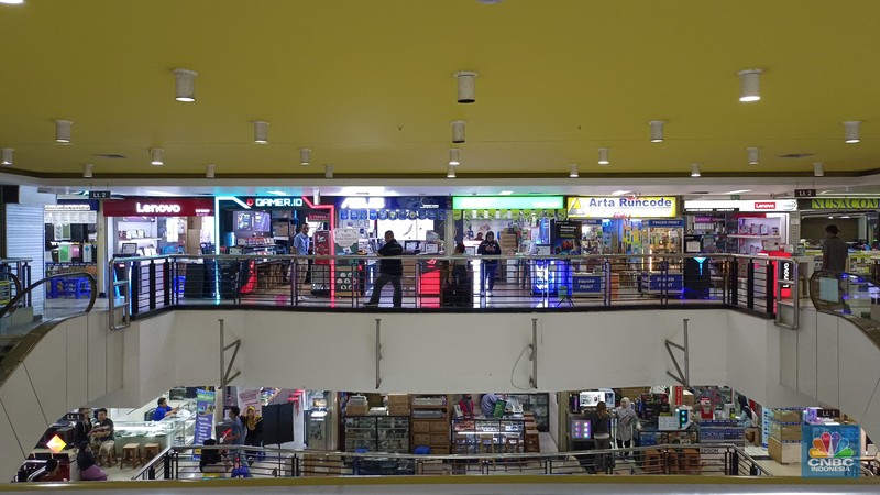 Toko barang-barang elektronik di Harco Mangga Dua, Jakarta Pusat pada Selasa (23/4/2024). Toko barang-barang elektronik di Harco Mangga Dua, Jakarta Pusat pada Selasa (23/4/2024). (CNBC Indonesia/Martyasari Rizky)