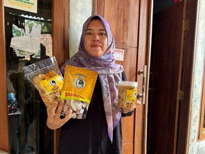 Jurus Pedagang Basreng Bangkit dari Dampak COVID-19