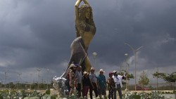 Patung Shakira Jadi Destinasi Wisata Populer di Kolombia
