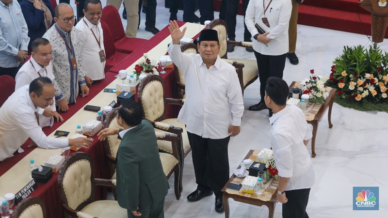 Dua Pasangan Capres-Cawapres, Prabowo-Gibran dan Anies-Muhaimin tiba di KPU. (CNBC Indonesia/Faisal Rahman)
