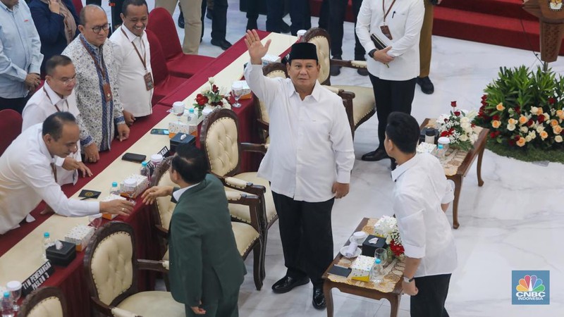 Dua Pasangan Capres-Cawapres, Prabowo-Gibran dan Anies-Muhaimin tiba di KPU. (CNBC Indonesia/Faisal Rahman)
