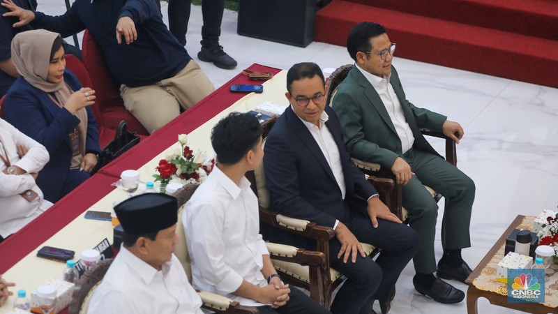 Dua Pasangan Capres-Cawapres, Prabowo-Gibran dan Anies-Muhaimin tiba di KPU. (CNBC Indonesia/Faisal Rahman)