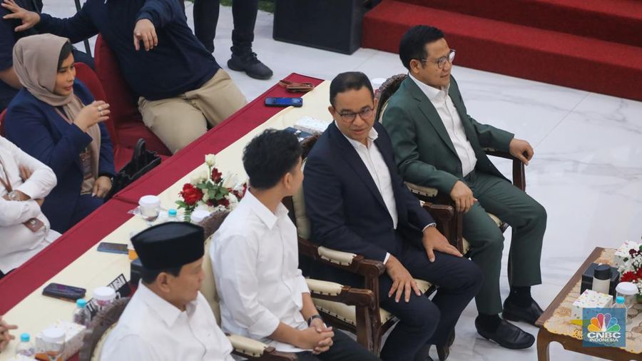Dua Pasangan Capres-Cawapres, Prabowo-Gibran dan Anies-Muhaimin tiba di KPU. (CNBC Indonesia/Faisal Rahman)