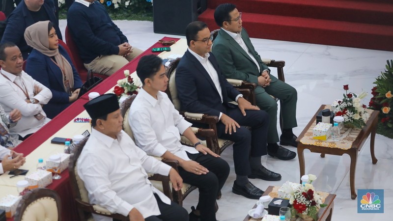 Dua Pasangan Capres-Cawapres, Prabowo-Gibran dan Anies-Muhaimin tiba di KPU. (CNBC Indonesia/Faisal Rahman)