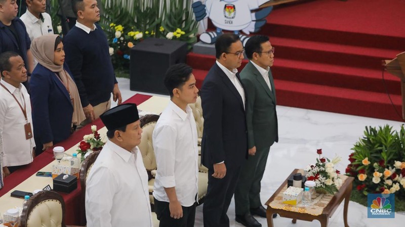 Dua Pasangan Capres-Cawapres, Prabowo-Gibran dan Anies-Muhaimin tiba di KPU. (CNBC Indonesia/Faisal Rahman)