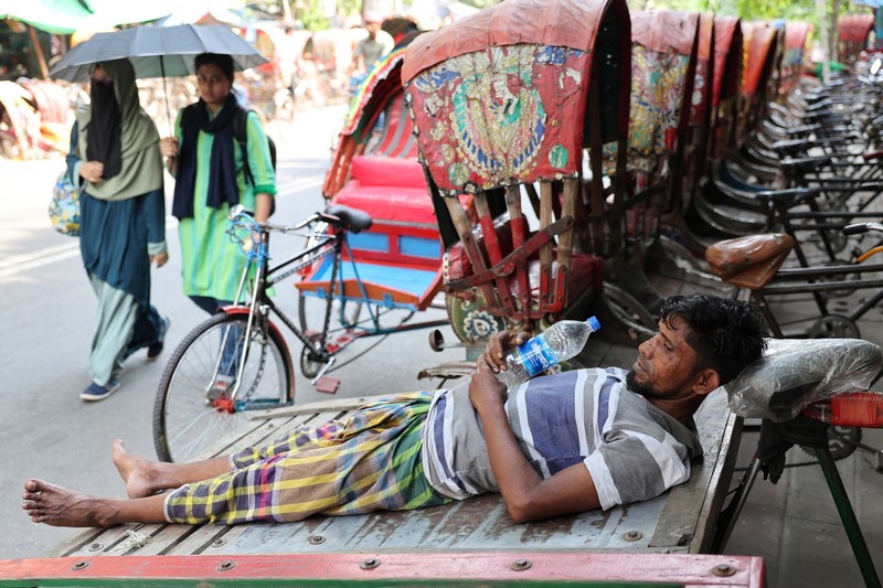 Gelombang panas yang parah melanda Distrik Rajshahi, Pabna, Khulna, Bagerhat, Jessore, Chuadanga, dan Kushtia di Bangladesh. (REUTERS/Mohammad Ponir Hossain) Gelombang panas yang parah melanda Distrik Rajshahi, Pabna, Khulna, Bagerhat, Jessore, Chuadanga, dan Kushtia di Bangladesh. (REUTERS/Mohammad Ponir Hossain)