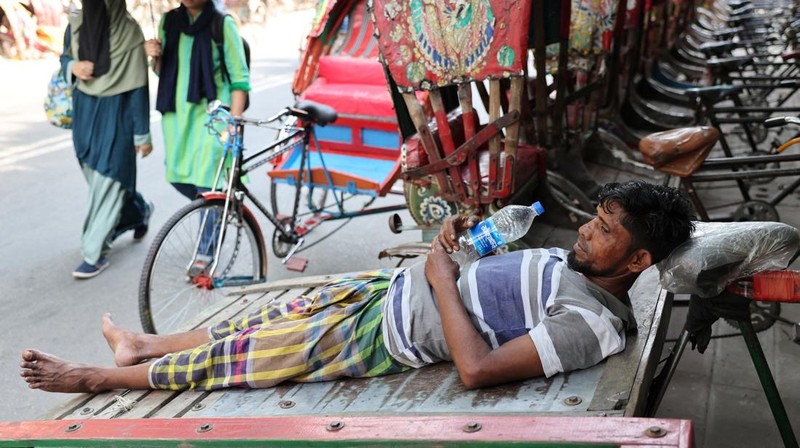 Gelombang panas yang parah melanda Distrik Rajshahi, Pabna, Khulna, Bagerhat, Jessore, Chuadanga, dan Kushtia di Bangladesh. (REUTERS/Mohammad Ponir Hossain)