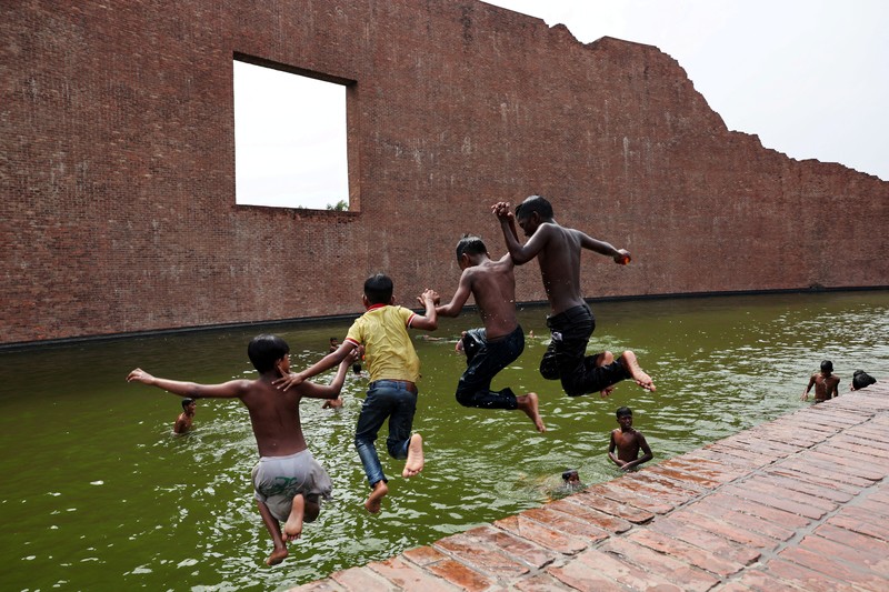 Gelombang panas yang parah melanda Distrik Rajshahi, Pabna, Khulna, Bagerhat, Jessore, Chuadanga, dan Kushtia di Bangladesh. (REUTERS/Mohammad Ponir Hossain) Gelombang panas yang parah melanda Distrik Rajshahi, Pabna, Khulna, Bagerhat, Jessore, Chuadanga, dan Kushtia di Bangladesh. (REUTERS/Mohammad Ponir Hossain)